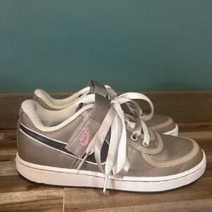 Nike Court Borough Low Sneakers Taupe Gray Pink Logo Women’s 6.5